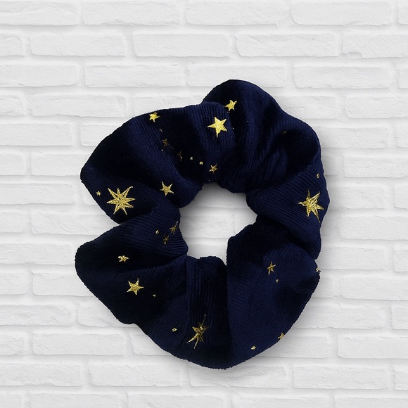 Velvet Star Scrunchie - Picture 4 of 4
